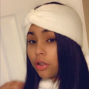 Meet your Posher, Claudia